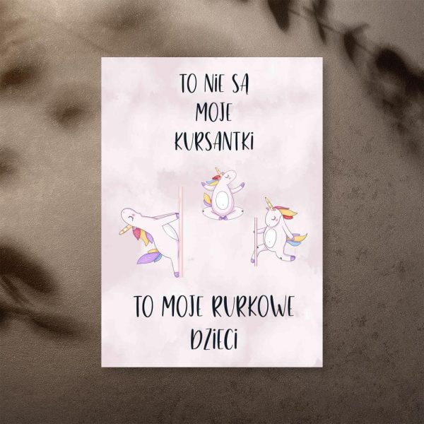 Plakat do studia pole dance z tańczącymi jednorożcami