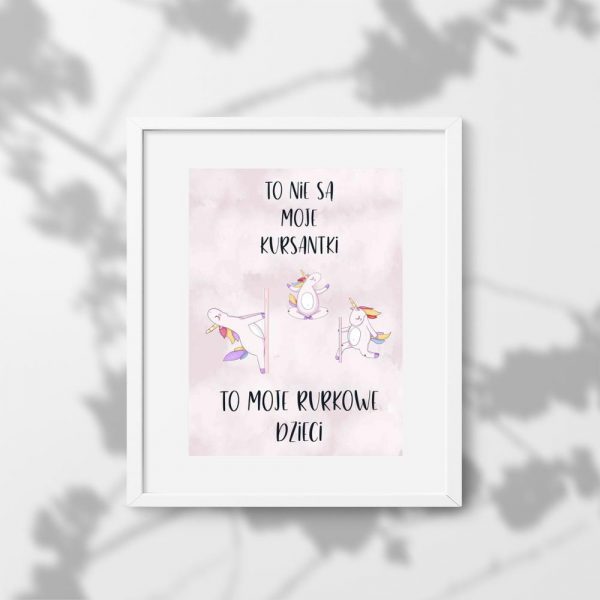 Plakat polecany do studia pole dance z tańczącymi jednorożcami