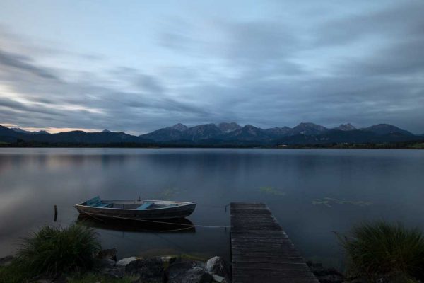 Obraz z jeziorem na tle gór