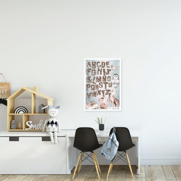 Plakat z alfabetem nad łóżeczko