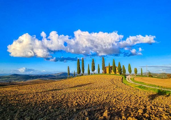 Plakat z willą w Toskanii