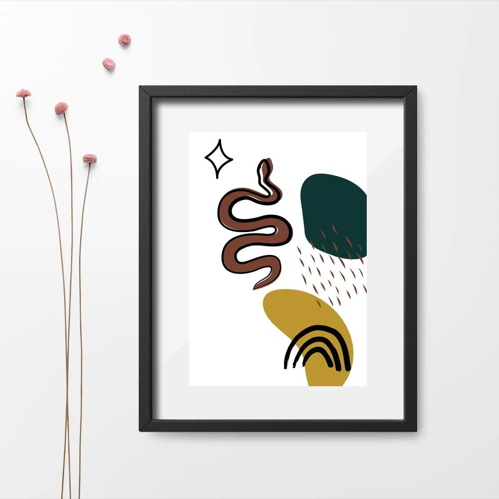 Plakat z wężem i abstrakcyjnymi plamami