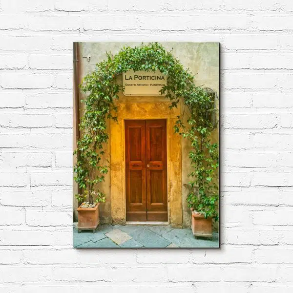 Obraz z drewnianymi drzwiami