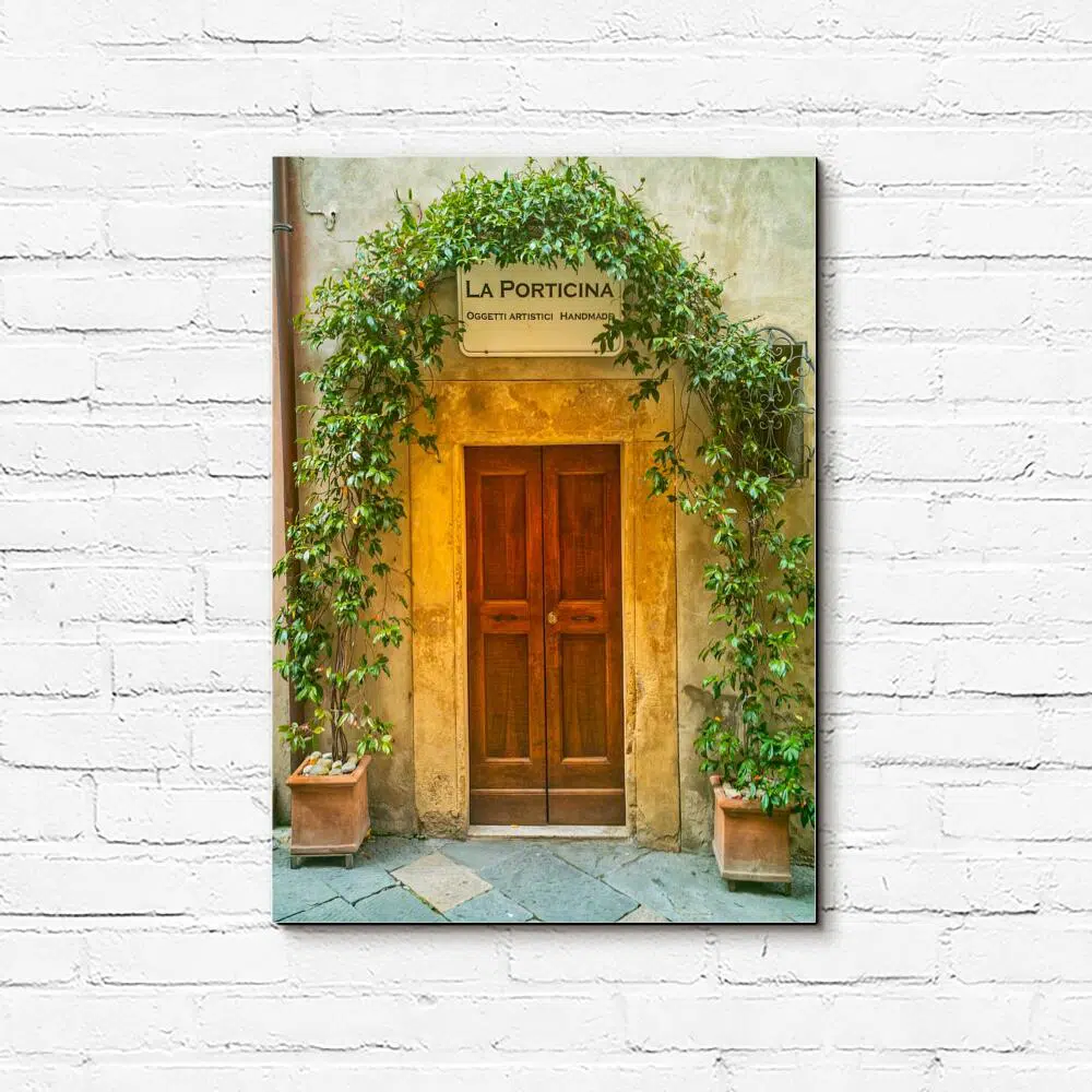 Obraz z drewnianymi drzwiami