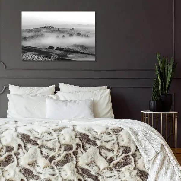 Obraz z górskim widokiem w szarym kolorze do sypialni