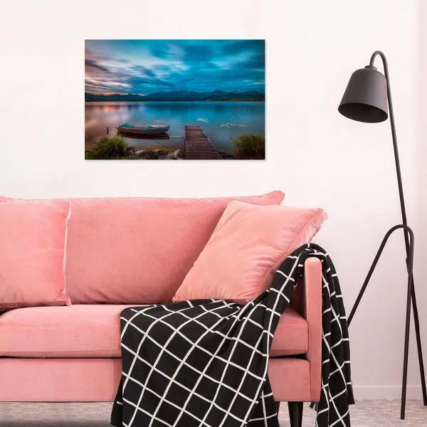 Obraz z łódką na jeziorze