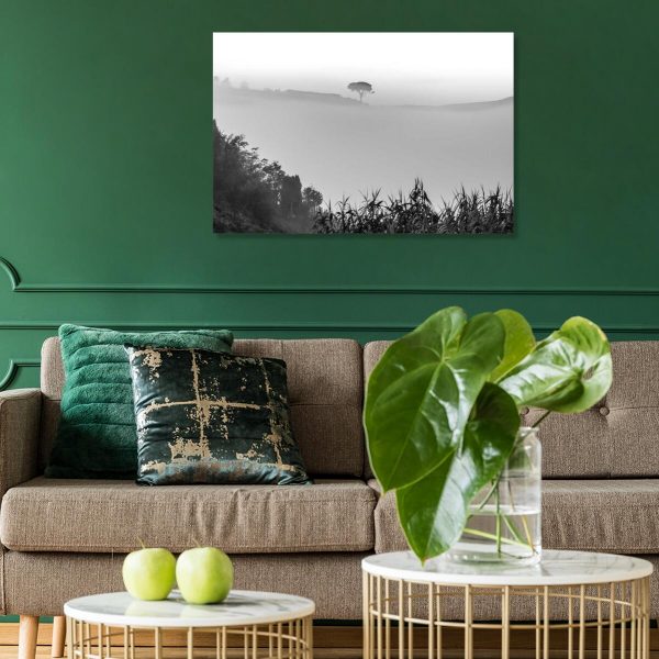 Obraz w szarościach z drzewem