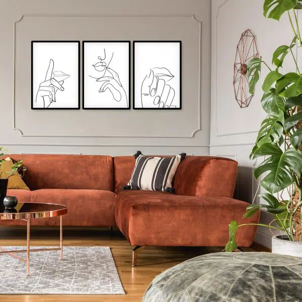 Plakaty tryptyk z szkicem dłoni i ust