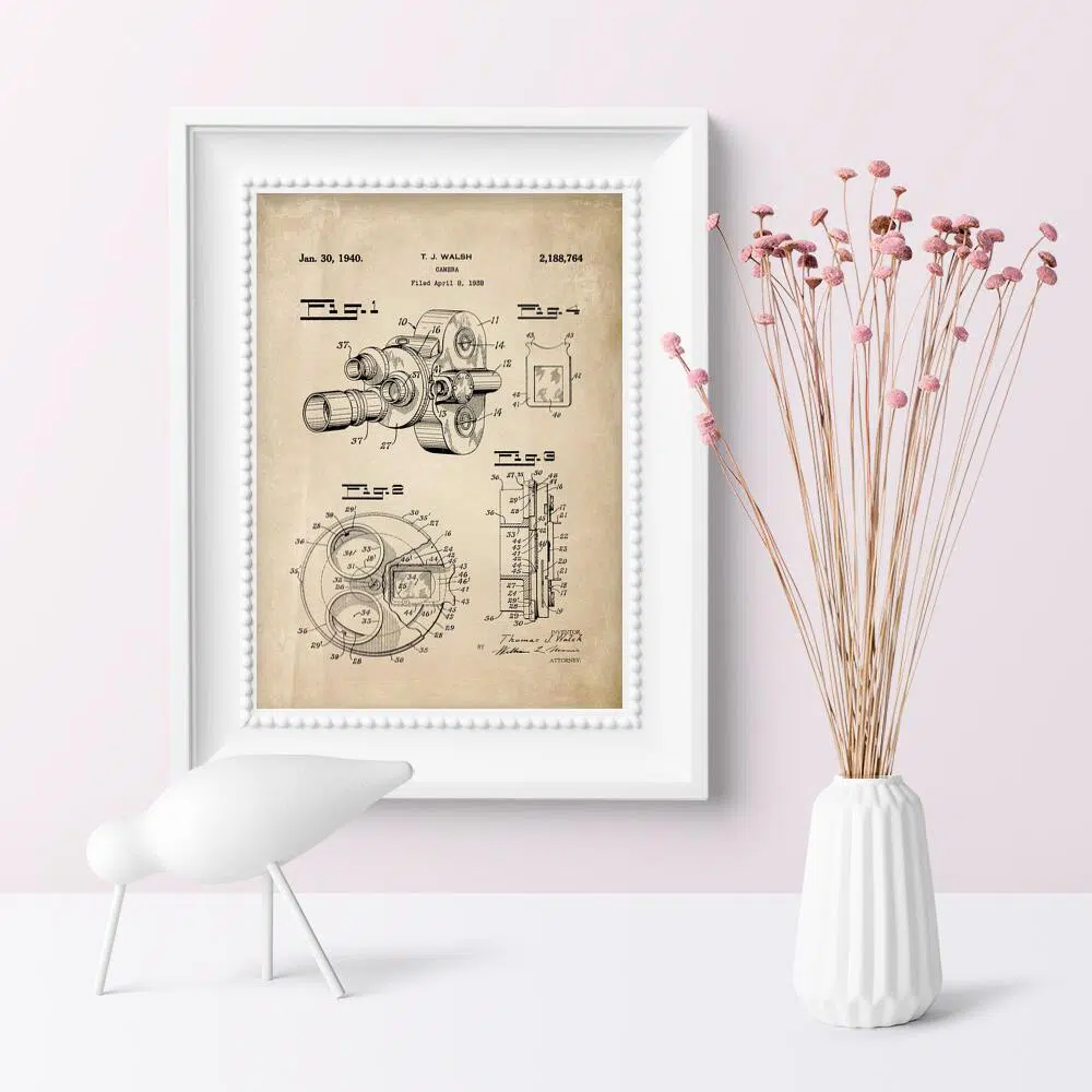 Plakat w sepii z konstrukcją kamery filmowej