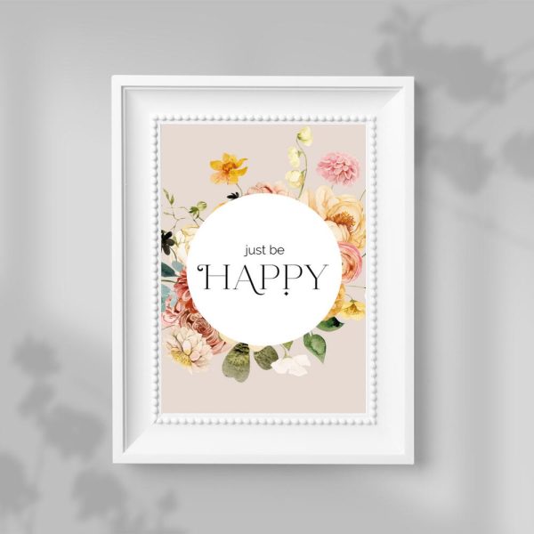 Plakat z cytatem o byciu szczęśliwym do przedpokoju