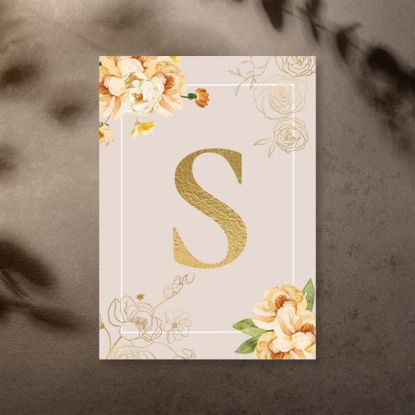 Plakat z literką i kwiatem peonii do przedpokoju