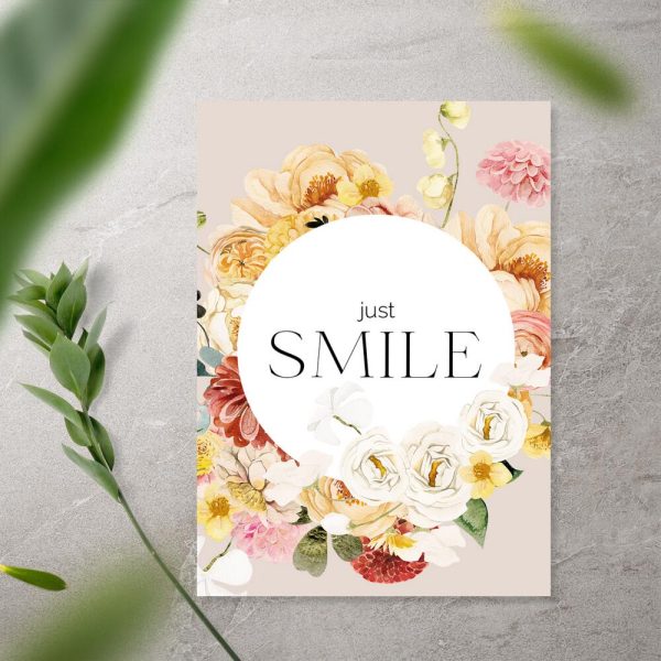 Plakat z napisem o uśmiechu do salonu