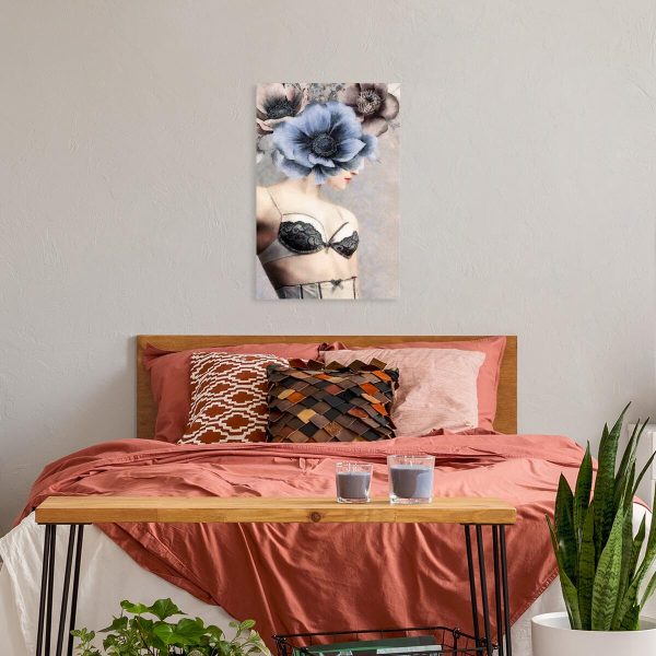 Obraz z kobietą w negliżu