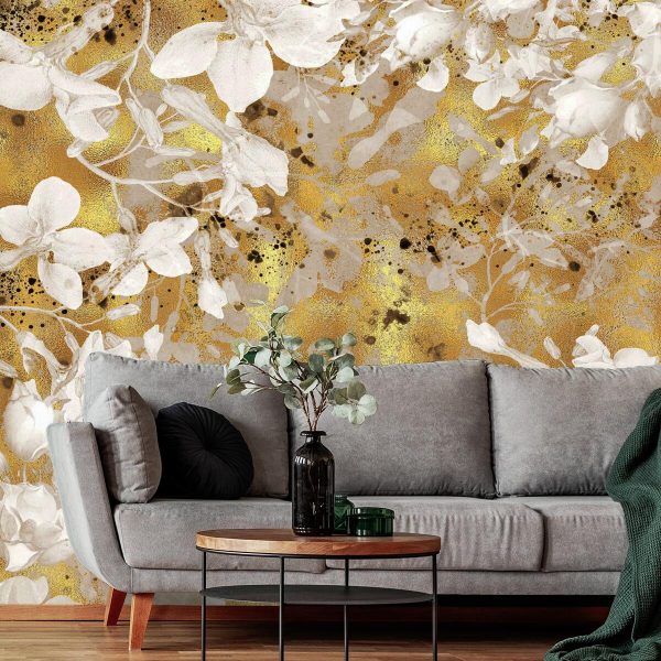 tapeta z kwiatami na złotym tle